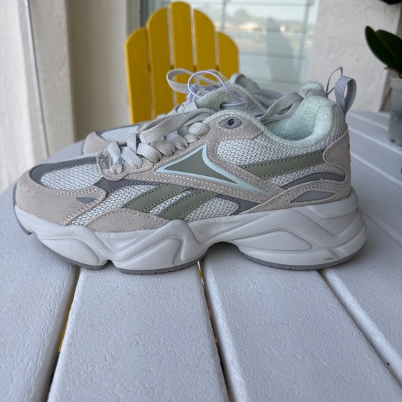 new Reeboks - Picture 3 of 4